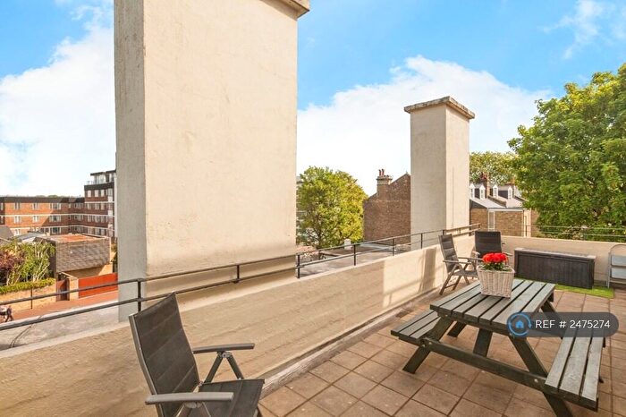 3 Bedroom Flat To Rent In Thurleigh Court Nightingale Lane, London, SW12