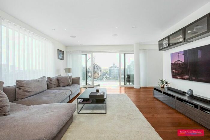 3 Bedroom Flat To Rent In Central Avenue, London, SW6