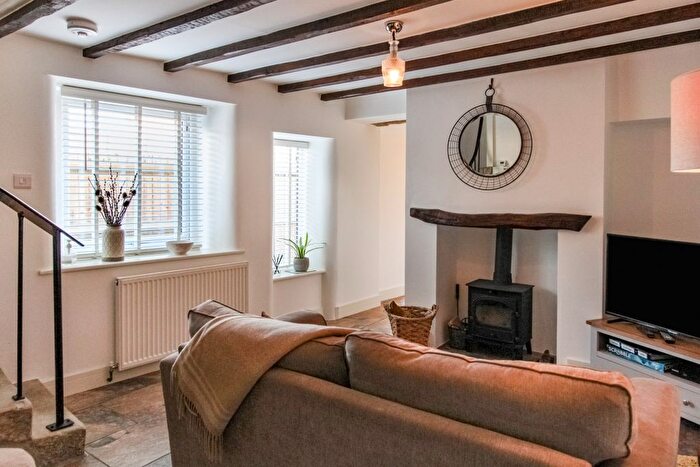 1 Bedroom Terraced House For Sale In Keighley Road, Silsden, West Yorkshire, BD20