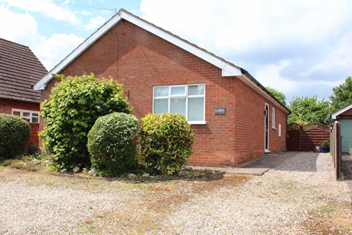 2 Bedroom Detached Bungalow For Sale In High Street, North Kelsey, LN7