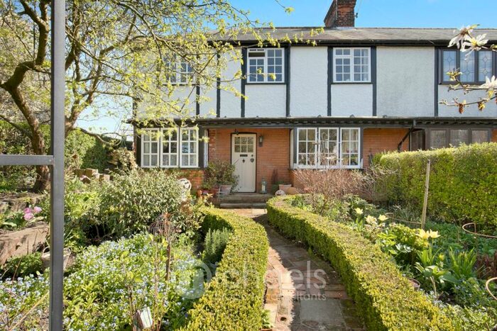 5 Bedroom Semi-Detached House For Sale In Station Road, White Notley, Witham, CM8