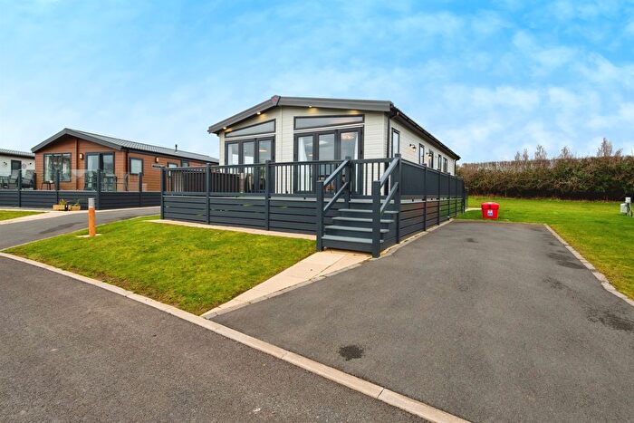 3 Bedroom Mobile/park Home For Sale In Malvern View Country Park, Stanford Bishop, Worcester, WR6