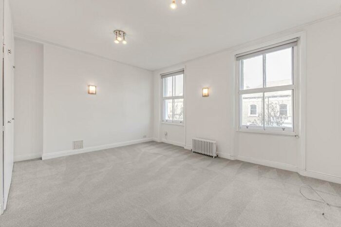 Studio To Rent In Redcliffe Gardens, London, SW10