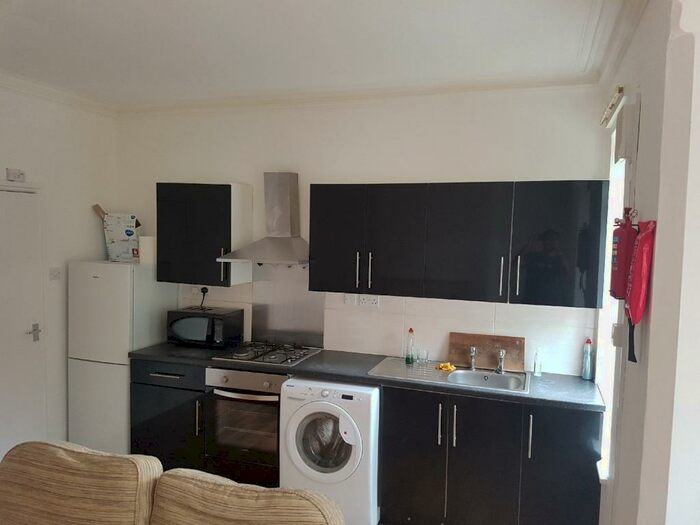 3 Bedroom Flat To Rent In Noel Street, Hyson Green, Nottingham, Nottinghamshire, NG7