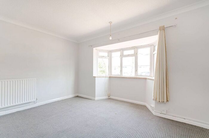 4 Bedroom Bungalow To Rent In Tolworth Park Road, Surbiton, KT6