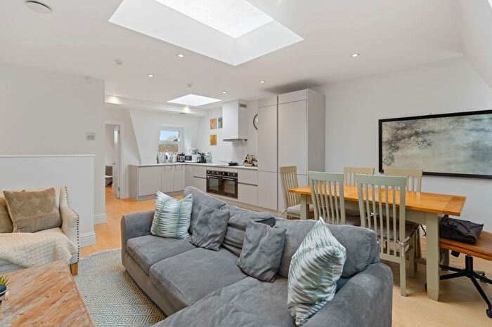 2 Bedroom Flat For Sale In Wandsworth Bridge Road, Fulham, SW6