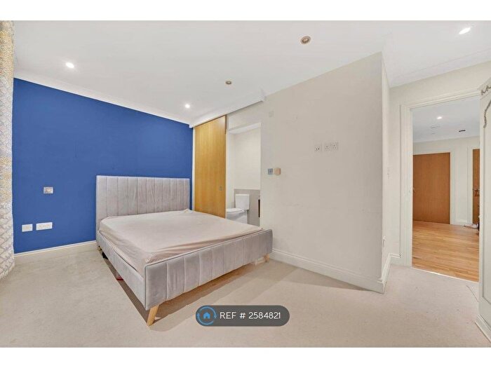 2 Bedroom Flat To Rent In Temple Court, Ilford, IG2