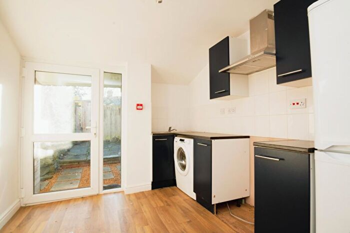1 Bedroom Apartment To Rent In Romilly Crescent, Pontcanna, CF11