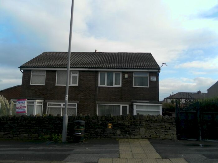 3 Bedroom Semi-Detached House To Rent In St Enochs Road, Bradford, BD6