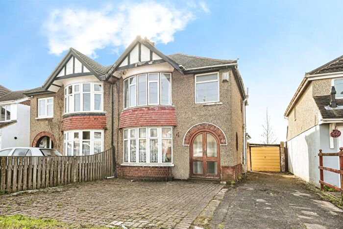 3 Bedroom Semi Detached House For Sale In Oxford Road, Swindon, SN3