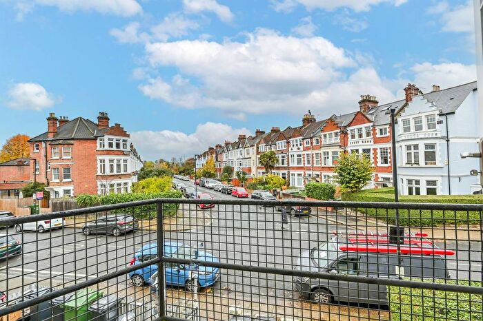 3 Bedroom Flat To Rent In Sternhold Avenue, Telford Park, London, SW2
