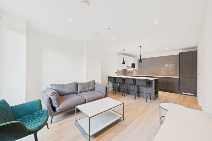 2 Bedroom Flat To Rent In Ascot Road, Watford, WD18