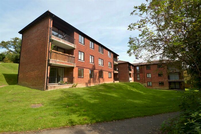 3 Bedroom Flat To Rent In Hilders Farm Close, Crowborough, TN6