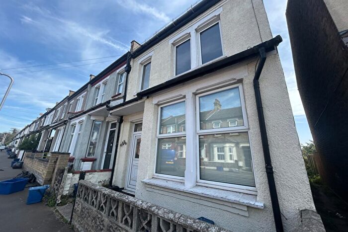 2 Bedroom Terraced House To Rent In Bedroom Terraced House In Southend On Sea, SS1