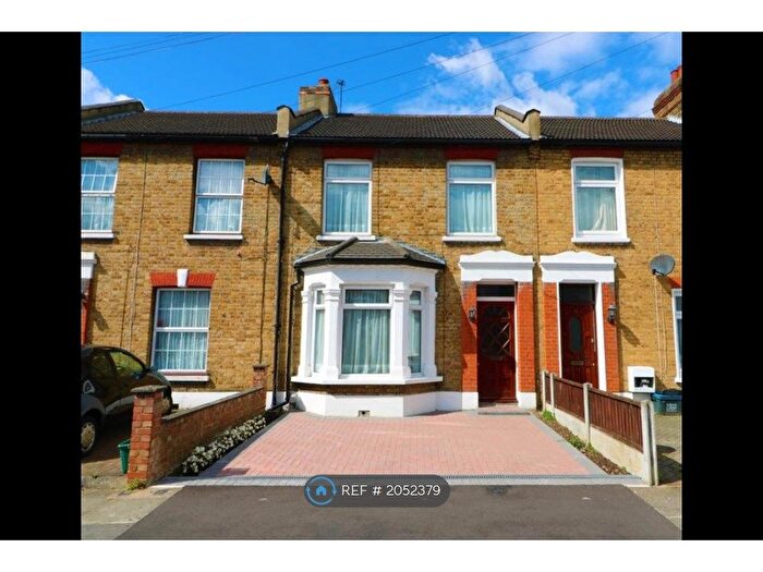 3 Bedroom Terraced House To Rent In Guildford Road, Ilford, IG3