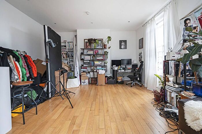 2 Bedroom Flat To Rent In Hoxton Street, Hoxton, London, N1