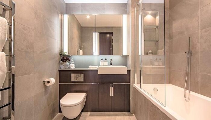 2 Bedroom Flat To Rent In Charles Clowes Walk, London, SW11