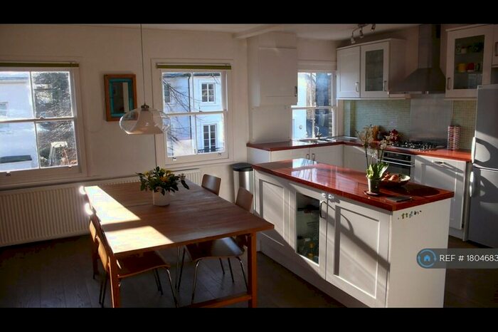 2 Bedroom Flat To Rent In Champion Grove, London, SE5