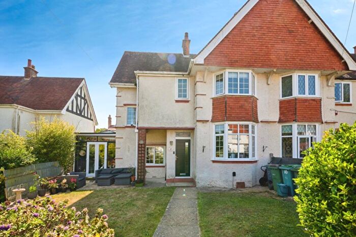 4 Bedroom Semi-Detached House For Sale In Standen Avenue, Newport, Isle Of Wight, PO30