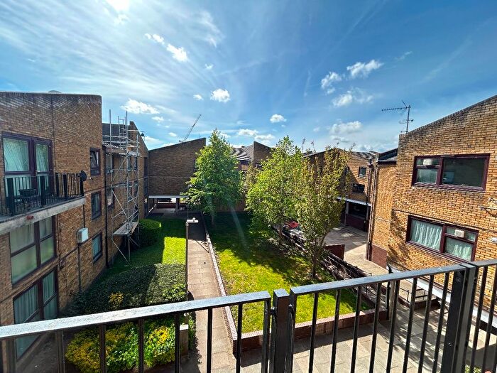 4 Bedroom Flat To Rent In Siward Road, London, SW17