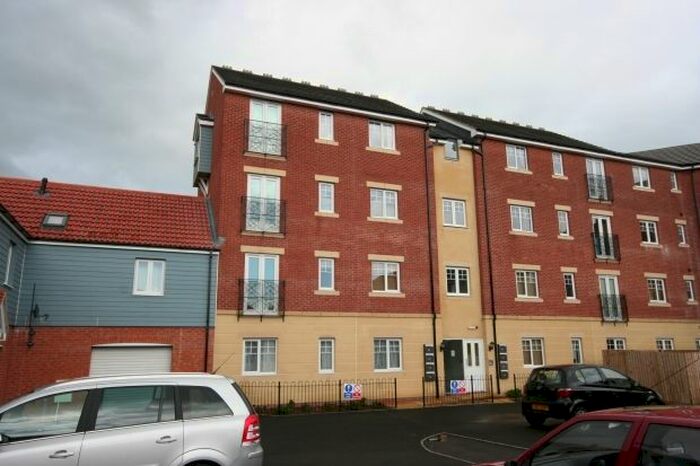 2 Bedroom Flat To Rent In Riverside Close, Bridgwater, TA6