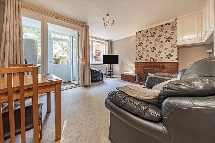 3 Bedroom Maisonette For Sale In Cortis Road, London, SW15