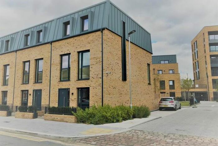 4 Bedroom Town House To Rent In Grafton Quarter, Croydon, CR0