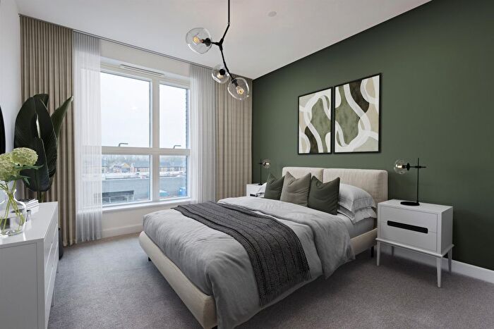 1 Bedroom Flat For Sale In The Boulevard, Hengrove Park, Bristol, BS14