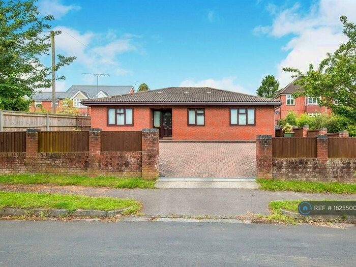 3 Bedroom Bungalow To Rent In Ford Avenue, Chandler's Ford, Eastleigh, SO53