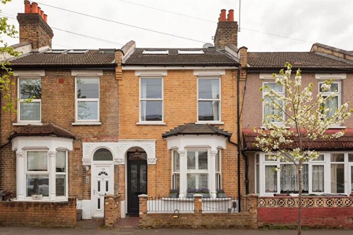 4 Bedroom Terraced House For Sale In Lynmouth Road, Walthamstow, E17