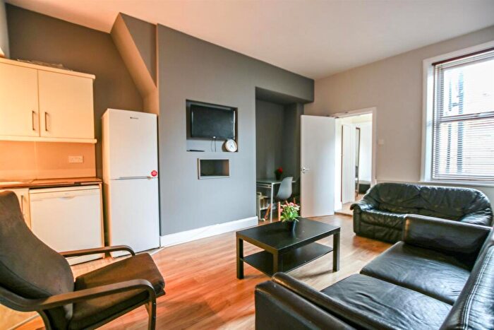 3 Bedroom Flat To Rent In £pppw -Oakland Road, West Jesmond, NE2