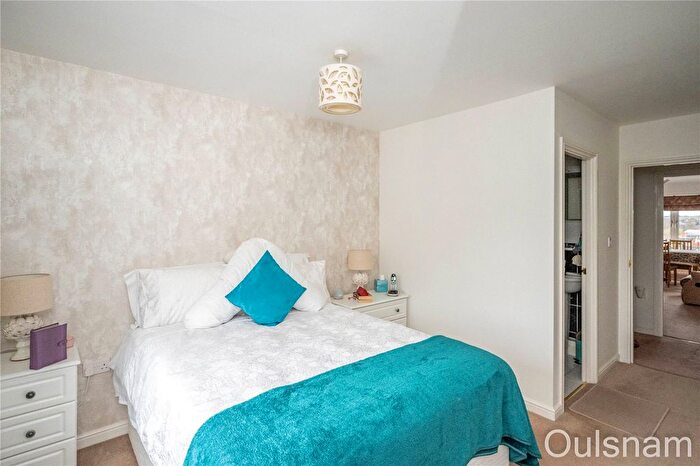 2 Bedroom Flat For Sale In Stratford Gardens, Bromsgrove, Worcestershire, B60