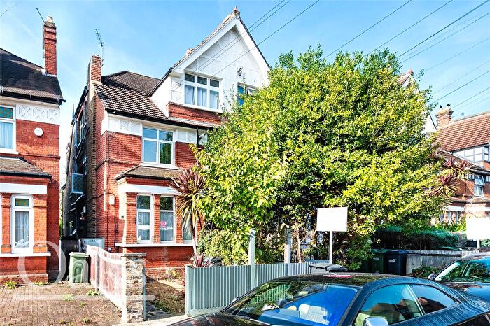 2 Bedroom Flat For Sale In Westwell Road, Streatham, SW16