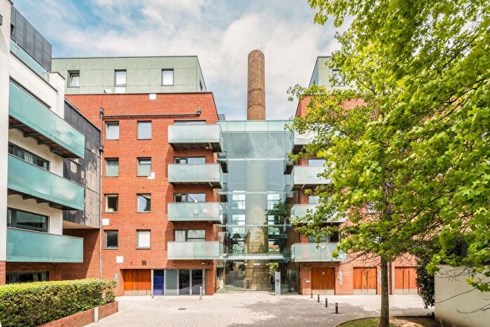 3 Bedroom Flat To Rent In Tiltman Place, London, N7