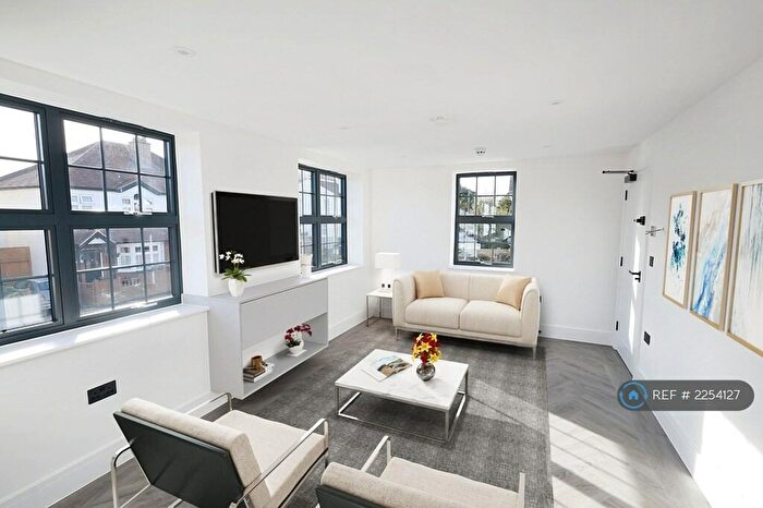 Studio To Rent In Ennerdale Court, Surbiton, KT5