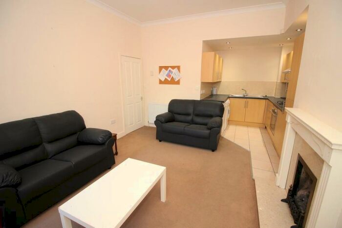 3 Bedroom Flat To Rent In Hazelwood Avenue, Jesmond, Newcastle Upon Tyne, NE2