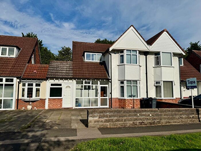 3 Bedroom Semi-Detached House For Sale In Etwall Road, Hall Green, Birmingham, B28