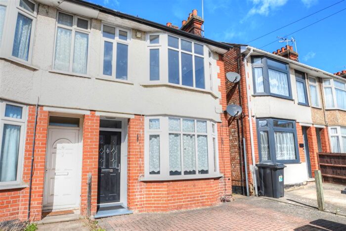 3 Bedroom Semi-Detached House To Rent In Cromer Road, Ipswich, IP1