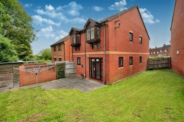 1 Bedroom Apartment To Rent In Hillside Close, Alton, Hampshire, GU34