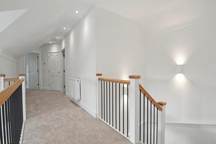 3 Bedroom Detached House For Sale In Broadstone, BH18 - Photo 9