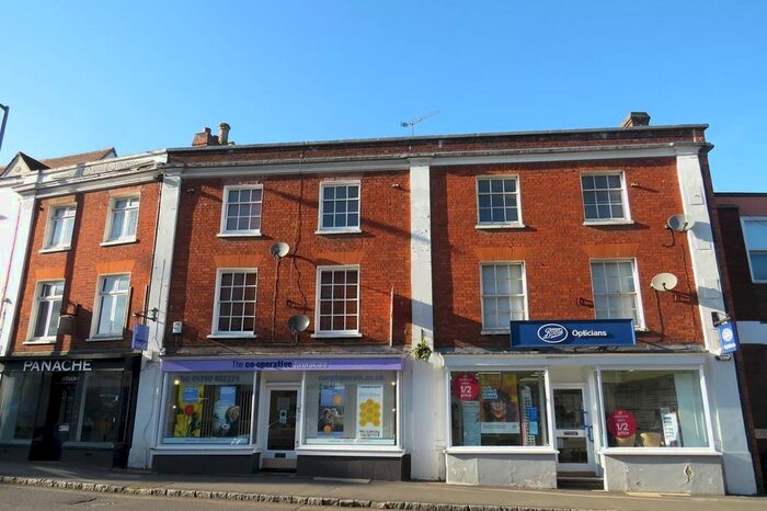 1 Bedroom Flat To Rent In Market Square, Buckingham, MK18