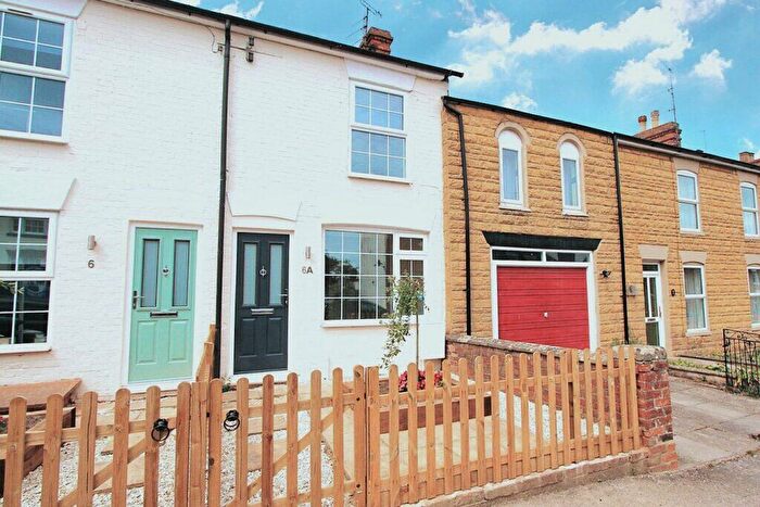 1 Bedroom Terraced House To Rent In Centre Street, Banbury, Oxon, OX16