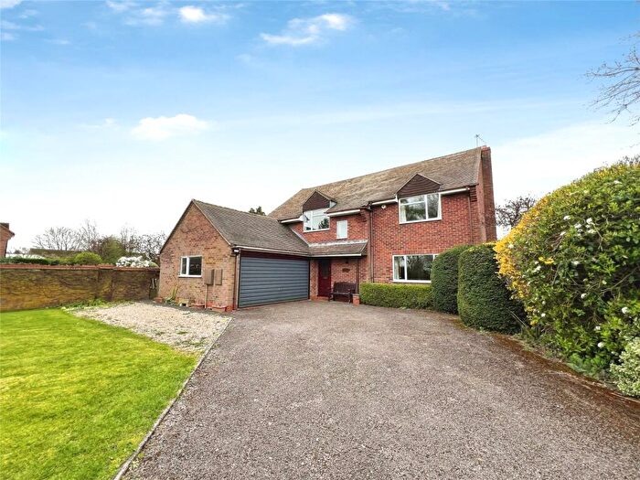 4 Bedroom Detached House For Sale In Queens Close, Harbury, Leamington Spa, Warwickshire, CV33