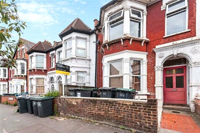 3 Bedroom Terraced House For Sale In Wightman Road, London, N8