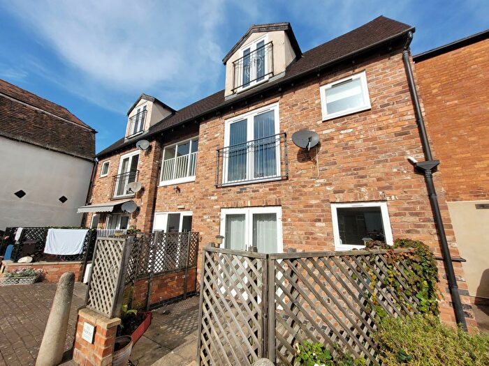 2 Bedroom Flat To Rent In Coach House, Barton Street, Tewkesbury, GL20