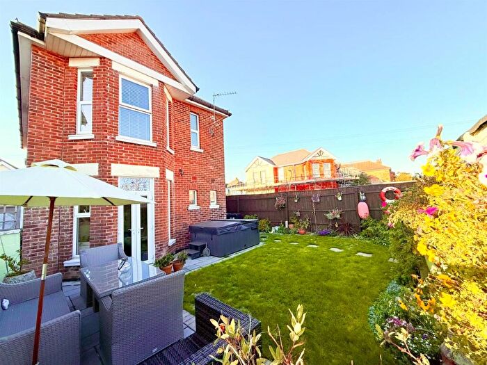 5 Bedroom Detached House For Sale In Granville Road, Bournemouth, BH5