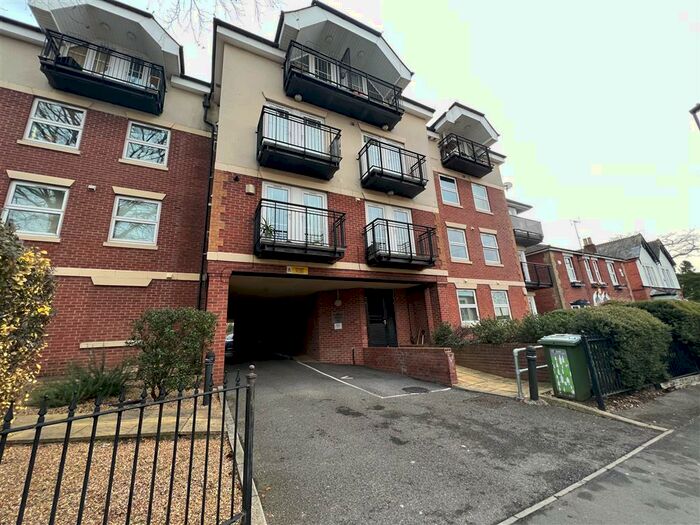 2 Bedroom Apartment To Rent In Hill Lane, Southampton, SO15
