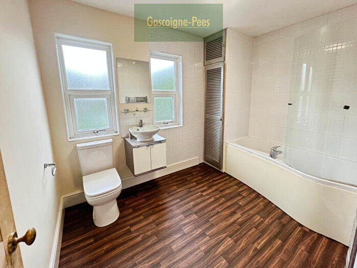 2 Bedroom Apartment To Rent In Station Road, West Byfleet, KT14