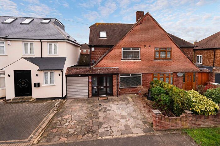 4 Bedroom Semi Detached House For Sale In Swanton Road, Erith, DA8