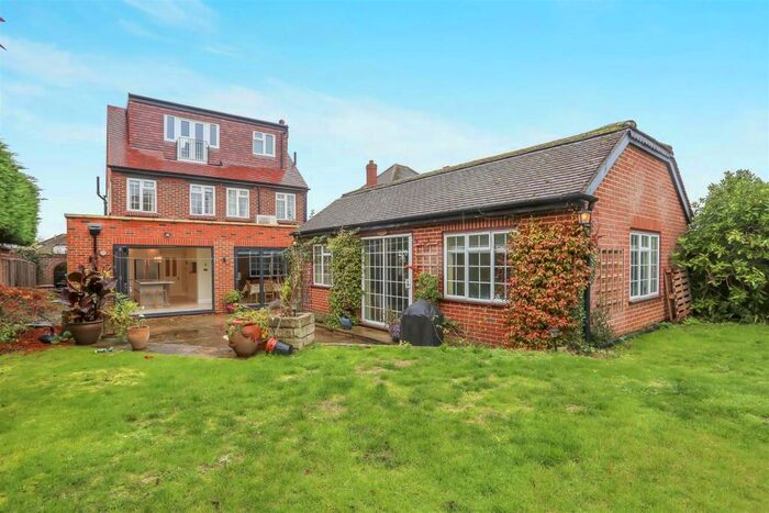 4 Bedroom Detached House To Rent In Harefield Avenue, Cheam, SM2